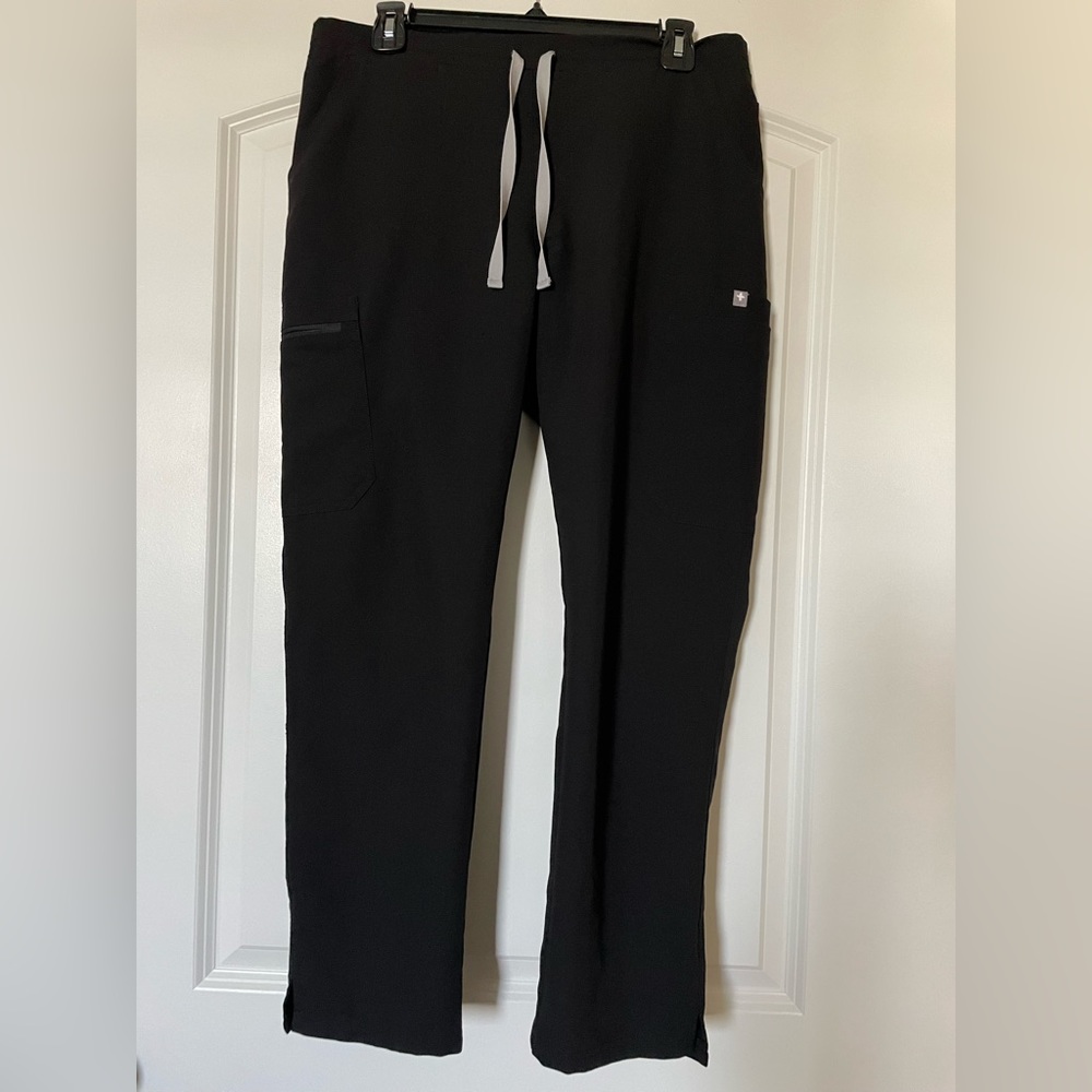FIGS Black Yola Petite Skinny Scrub Pant